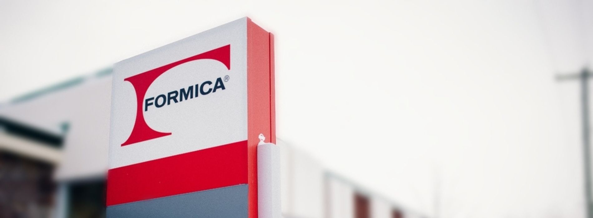 Pancarte Formica Canada, rouge, gris et blanc avec logo Formica