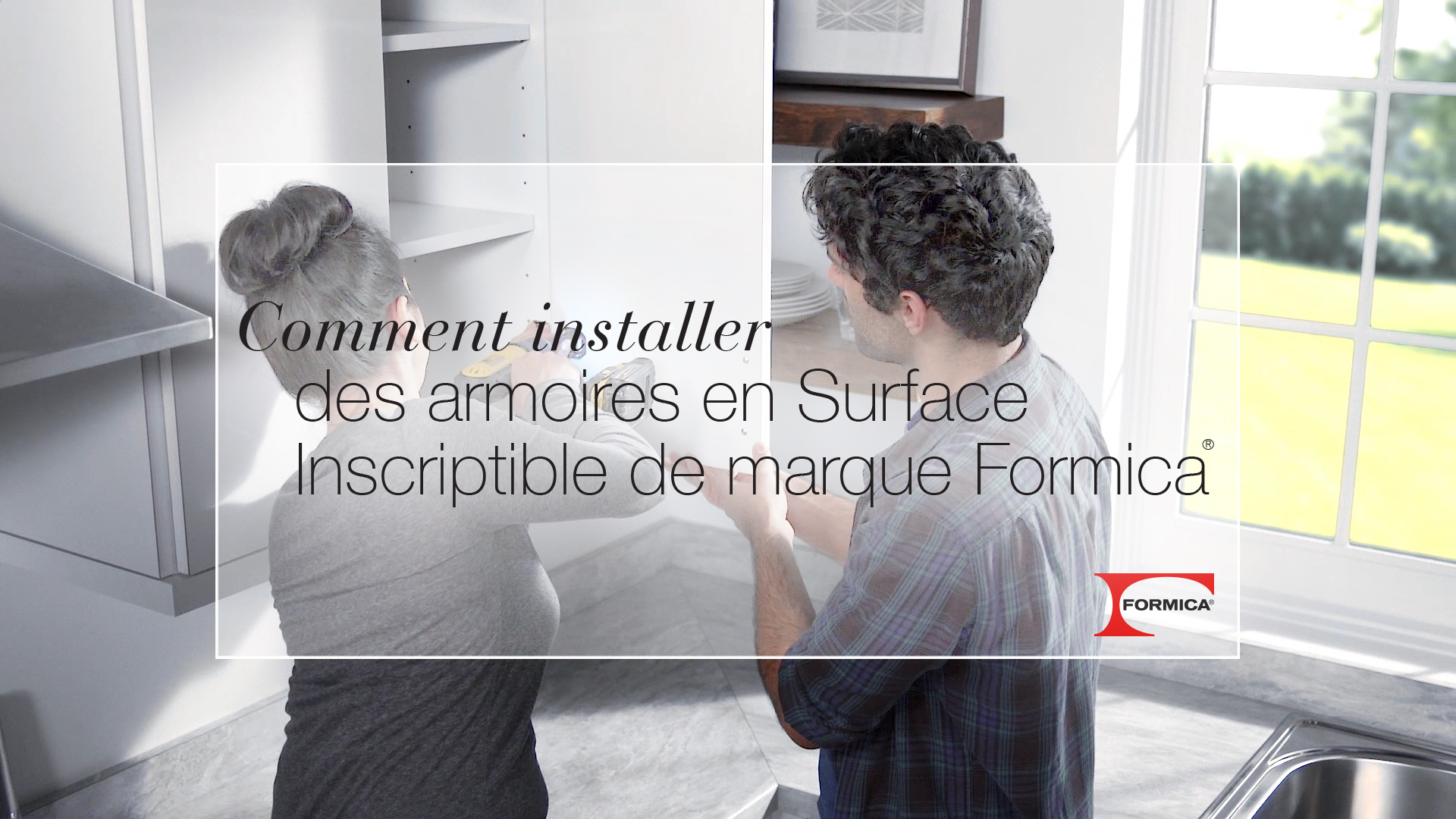 Comment installer des armoires en tableau effaçable du Groupe Formica (avec des Surfaces Inscriptibles de marque Formica®)