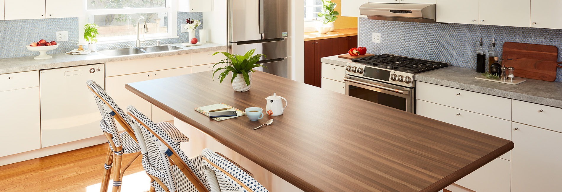 Ilot de cuisine en stratifié grain de bois